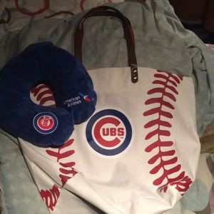 Cubs bag and neck pillow